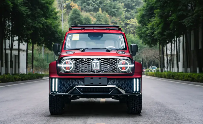HANTOUR:Tank 300 "Crimson & Platinum" Custom Modification: A Dual Fusion of Ruggedness and Luxury