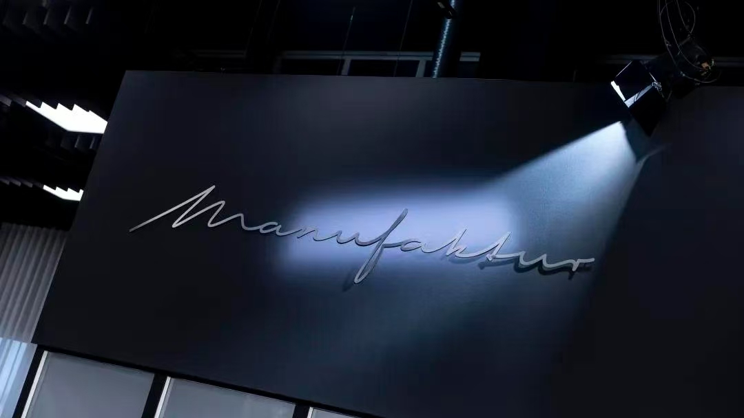 HANTOUR:Mercedes-Benz Honors Uzi's E-Sports Epic with Ingenuity