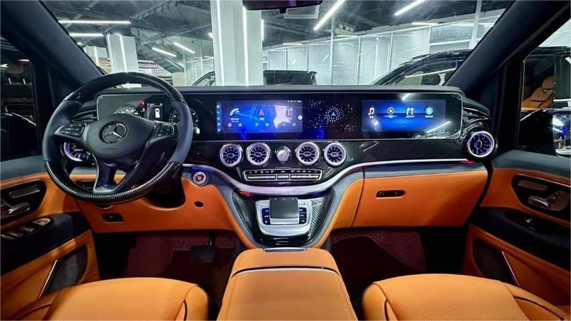  HANTOUR：The Ultra-Long Triple Screen of Mercedes-Benz Vito: Reinventing the Luxury Business Travel Experience
