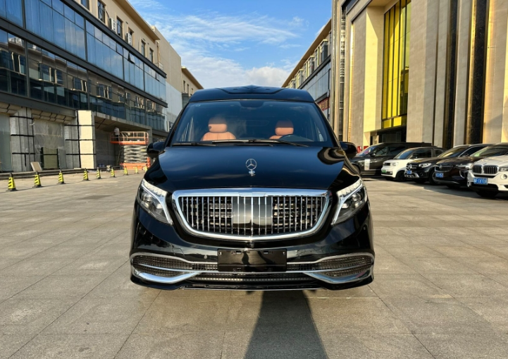HANTOUR:Mercedes Vito Customized Full-Partition 4+2 Business Van: Exuding Unique Luxury and Prestige
