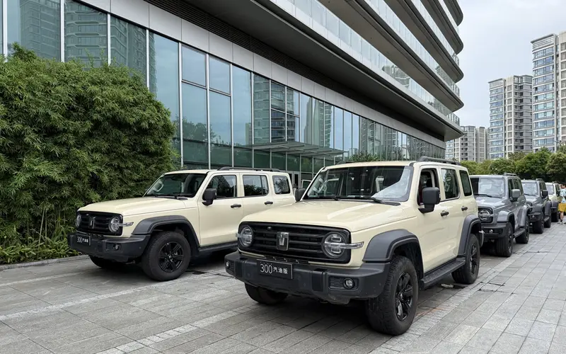 HANTOUR：The Tank 300 and Tank 400 are excellent off-roaders, and they’re just as comfortable to drive in the city.